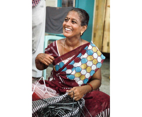 DAILY black/white/red Raintree