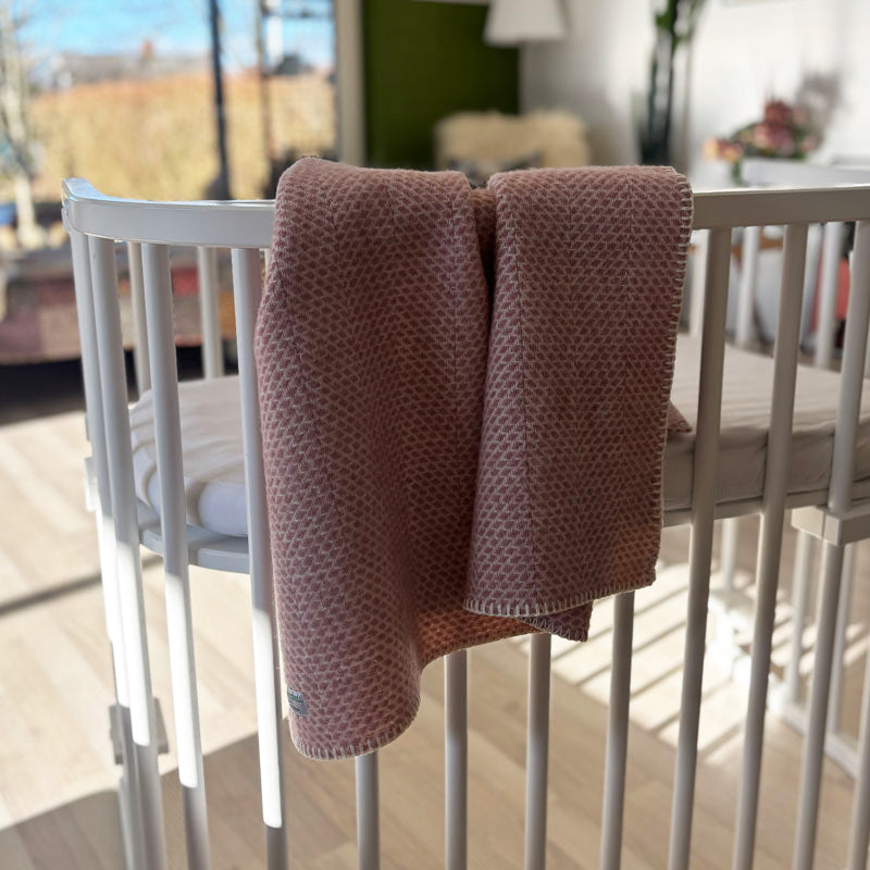 Tweedmill babytæppe – Beehive Dusty Pink